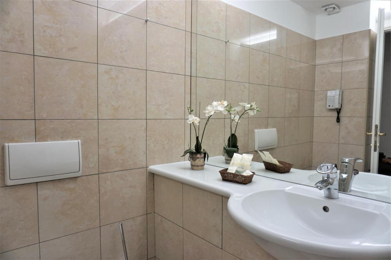 Delta Hotel Apartments San Donato Milanese Exterior foto